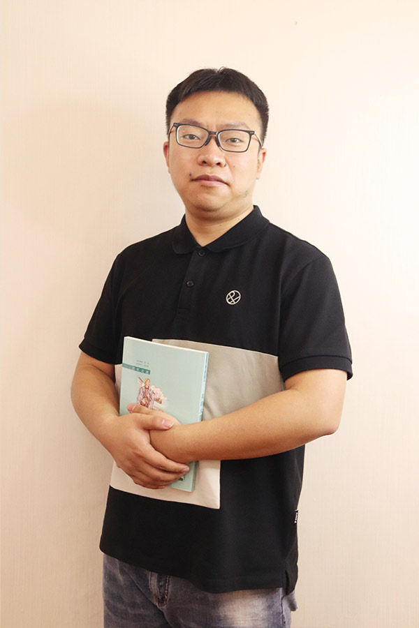 陇县杨斌 本科学历，毕业于西安航空学院